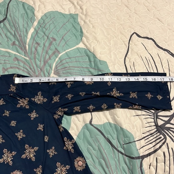 • H&M Navy Popover Top 3/4 Sleeves - Picture 15 of 16